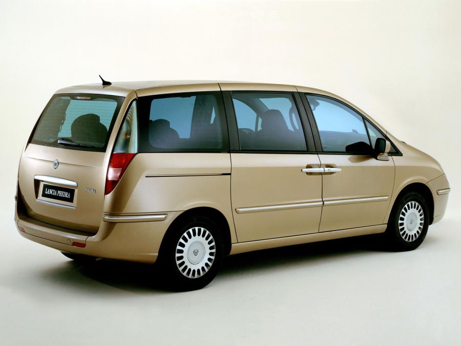  Lancia Phedra 2002 года  (фото 2 из 123)